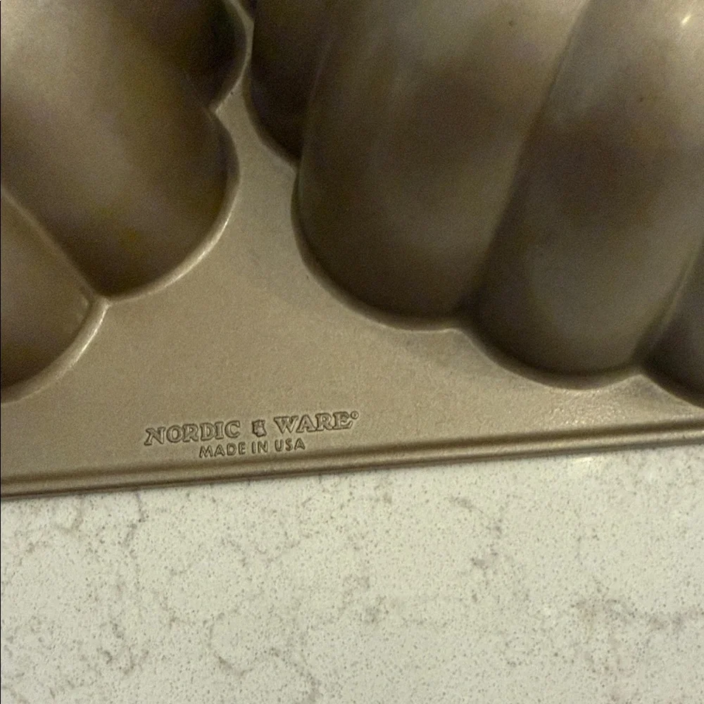 Williams Sonoma Nordic Ware 3D Great Pumpkin Pan